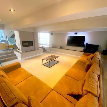 Capsule La Grange Arcade De Jeux Billard 4 300m2