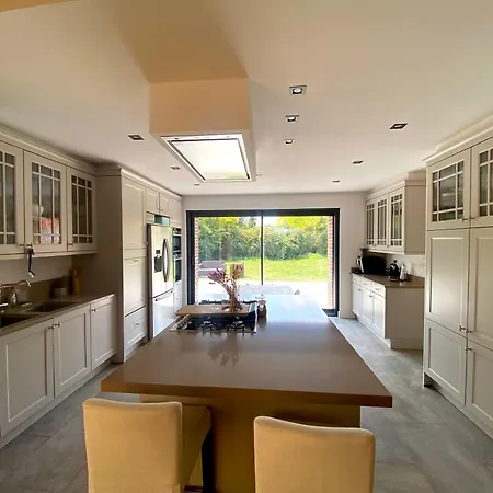 Capsule La Grange Arcade De Jeux Billard 4 300m2 *