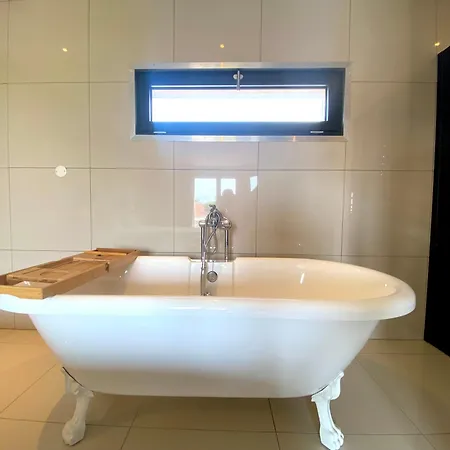 Capsule La Grange Arcade De Jeux Billard 4 300m2 *