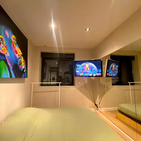 Capsule La Grange Arcade De Jeux Billard 4 300m2 Villa