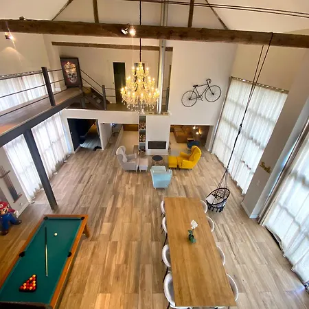 Capsule La Grange Arcade De Jeux Billard 4 300m2