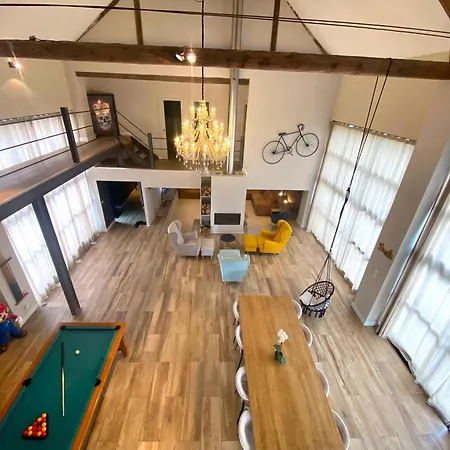 Capsule La Grange Arcade De Jeux Billard 4 300m2 Villa