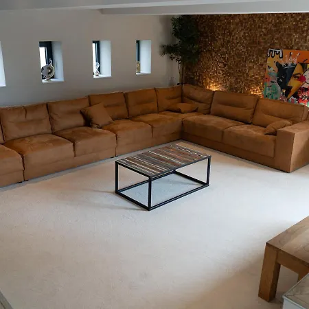 Capsule La Grange Arcade De Jeux Billard 4 300m2